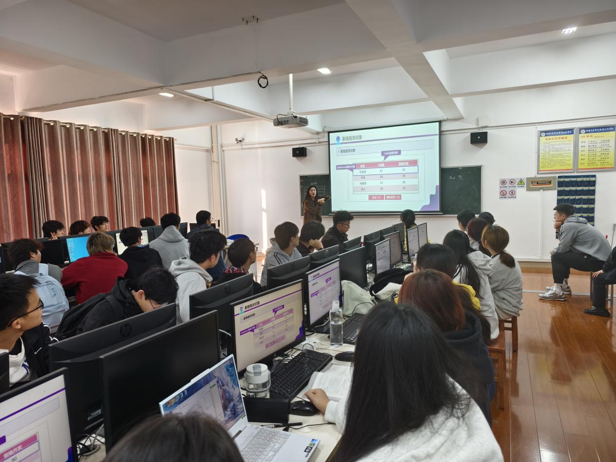 網絡與軟件教研室“三課活動”順利開展，以技術開發與銷售協同共促教學質量提升